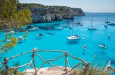 Tour in catamarano della zona nord di Minorca